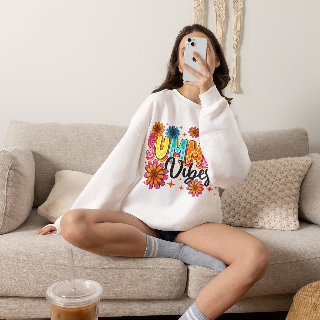 Summer Vibes Floral Women's Heavy Blend Crewneck Sweatshirt – Cozy Summer Streetwear Sweatshirt
