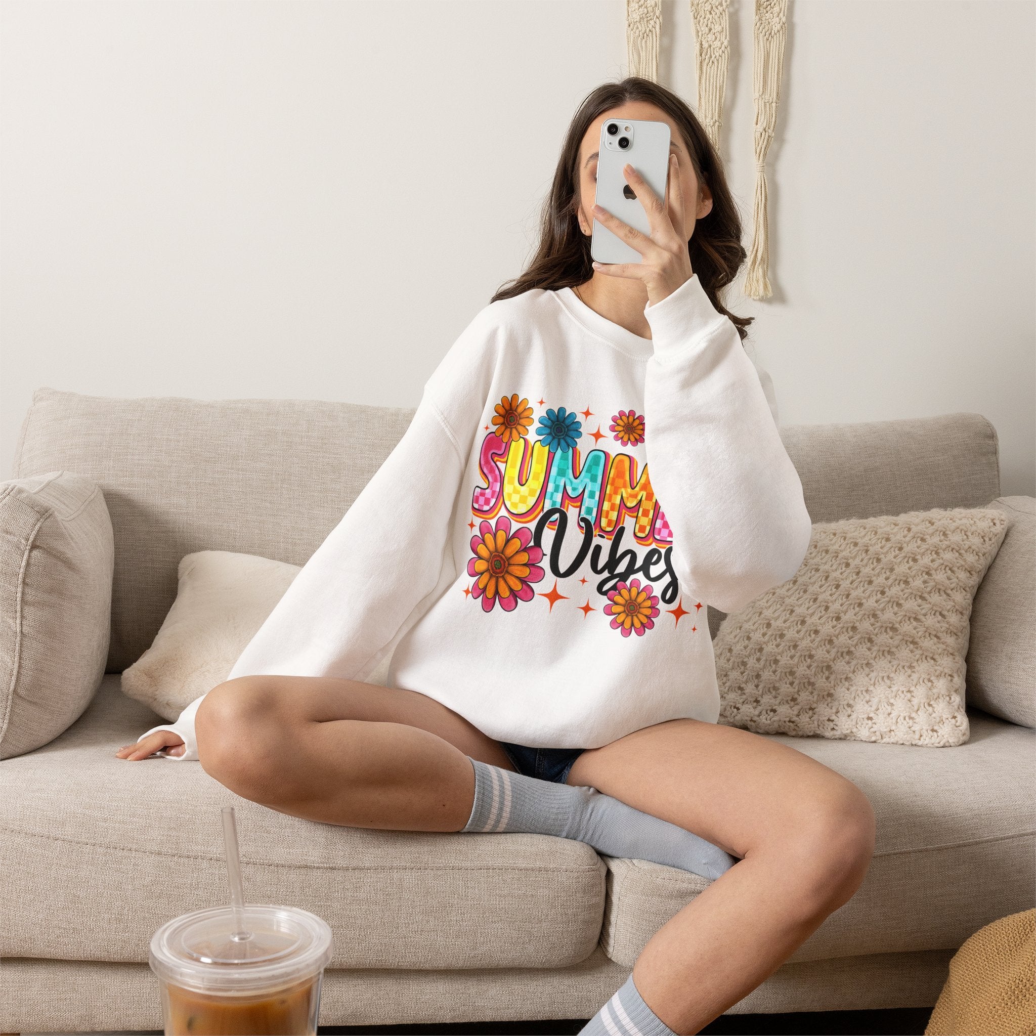 Summer Vibes Floral Women's Heavy Blend Crewneck Sweatshirt – Cozy Summer Streetwear Sweatshirt