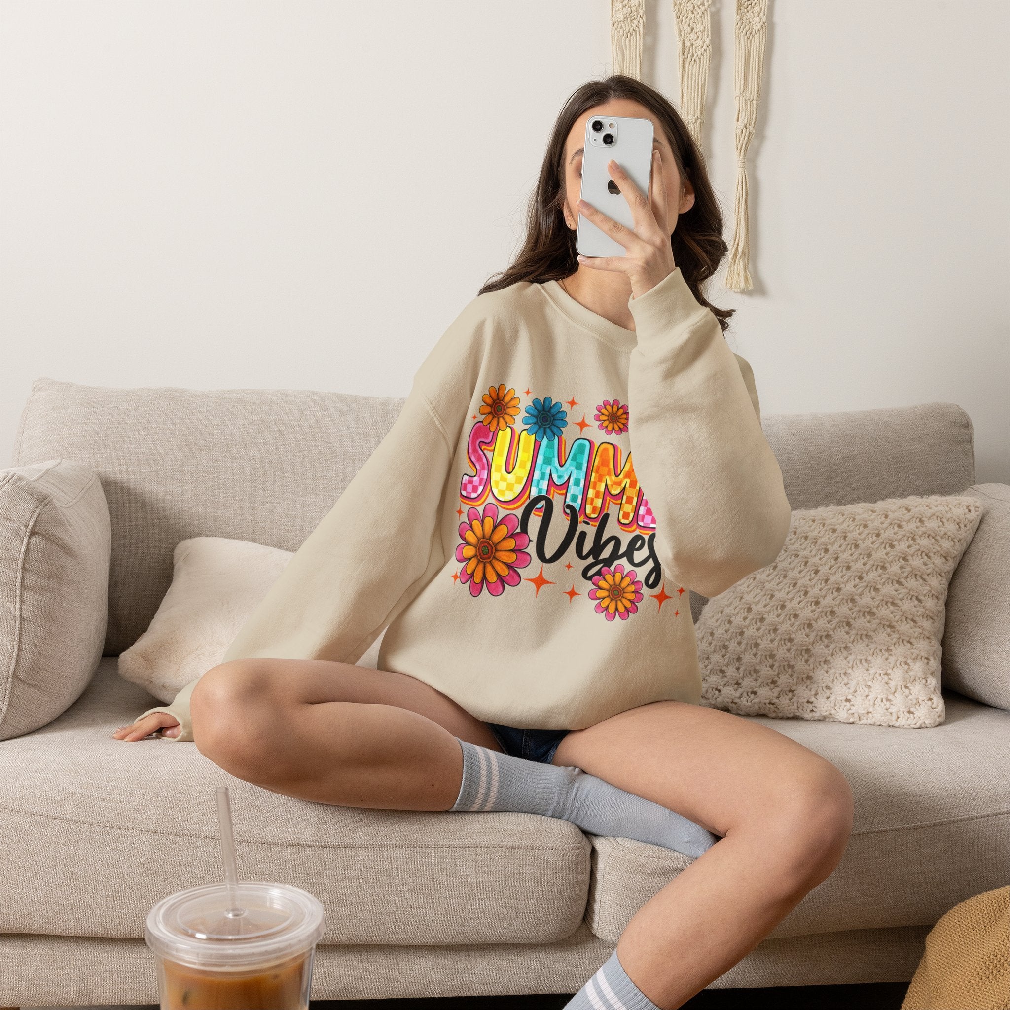 Summer Vibes Floral Women's Heavy Blend Crewneck Sweatshirt – Cozy Summer Streetwear Sweatshirt