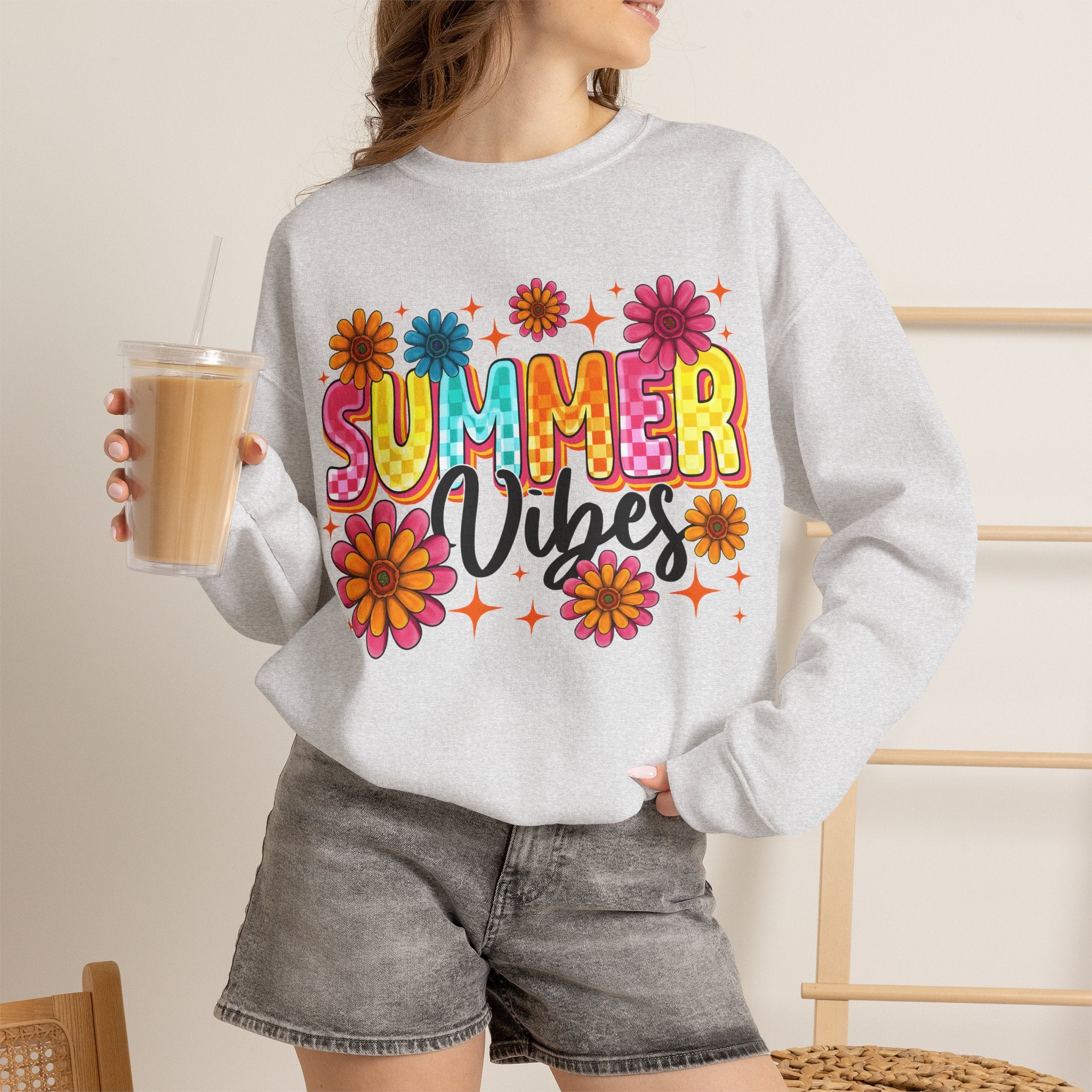 Summer Vibes Floral Women's Heavy Blend Crewneck Sweatshirt – Cozy Summer Streetwear Sweatshirt