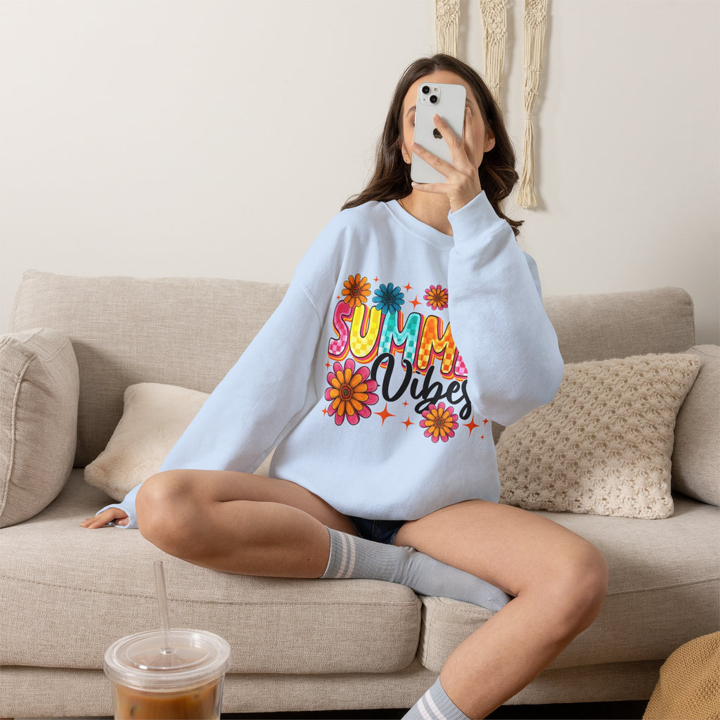 Summer Vibes Floral Women's Heavy Blend Crewneck Sweatshirt – Cozy Summer Streetwear Sweatshirt