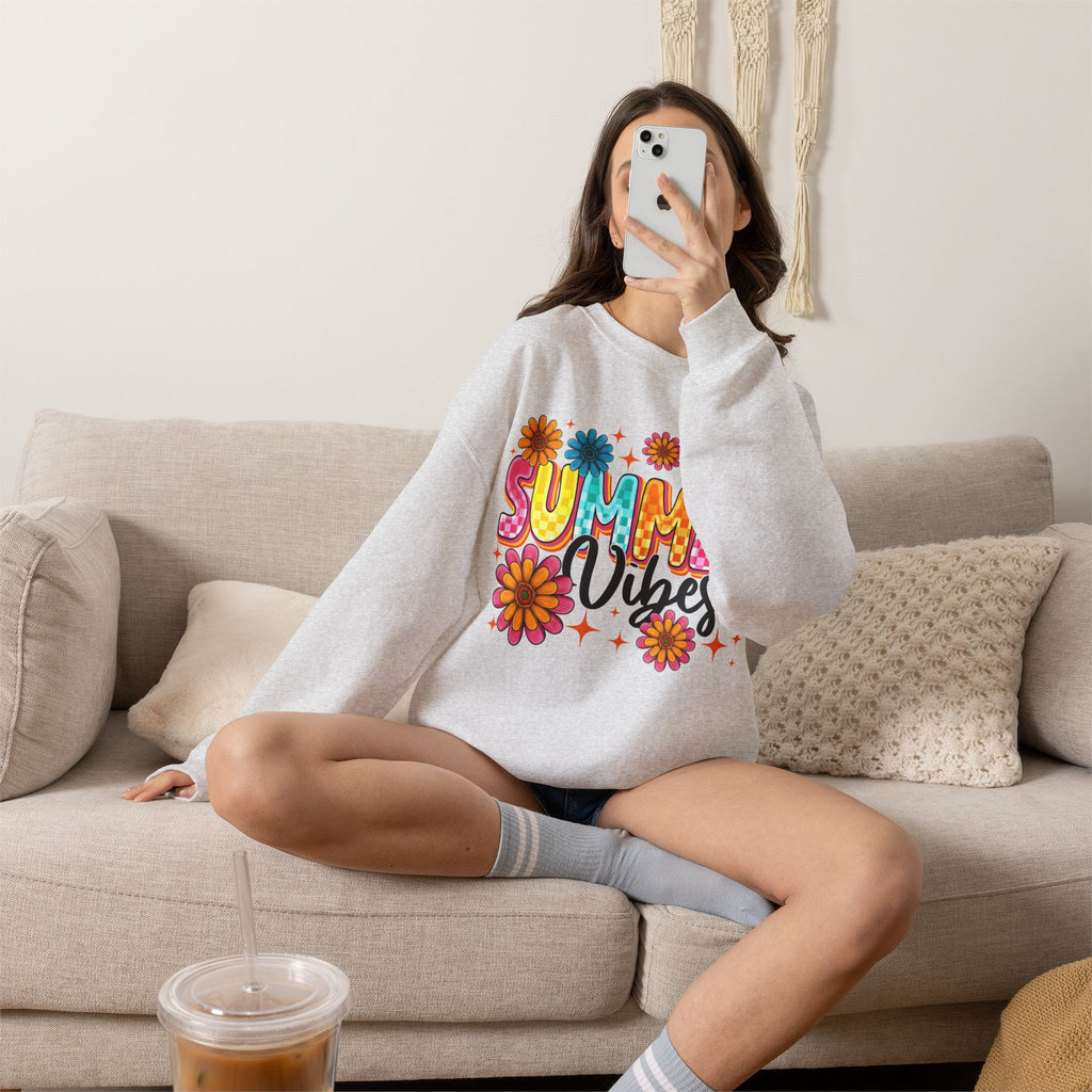 Summer Vibes Floral Women's Heavy Blend Crewneck Sweatshirt – Cozy Summer Streetwear Sweatshirt