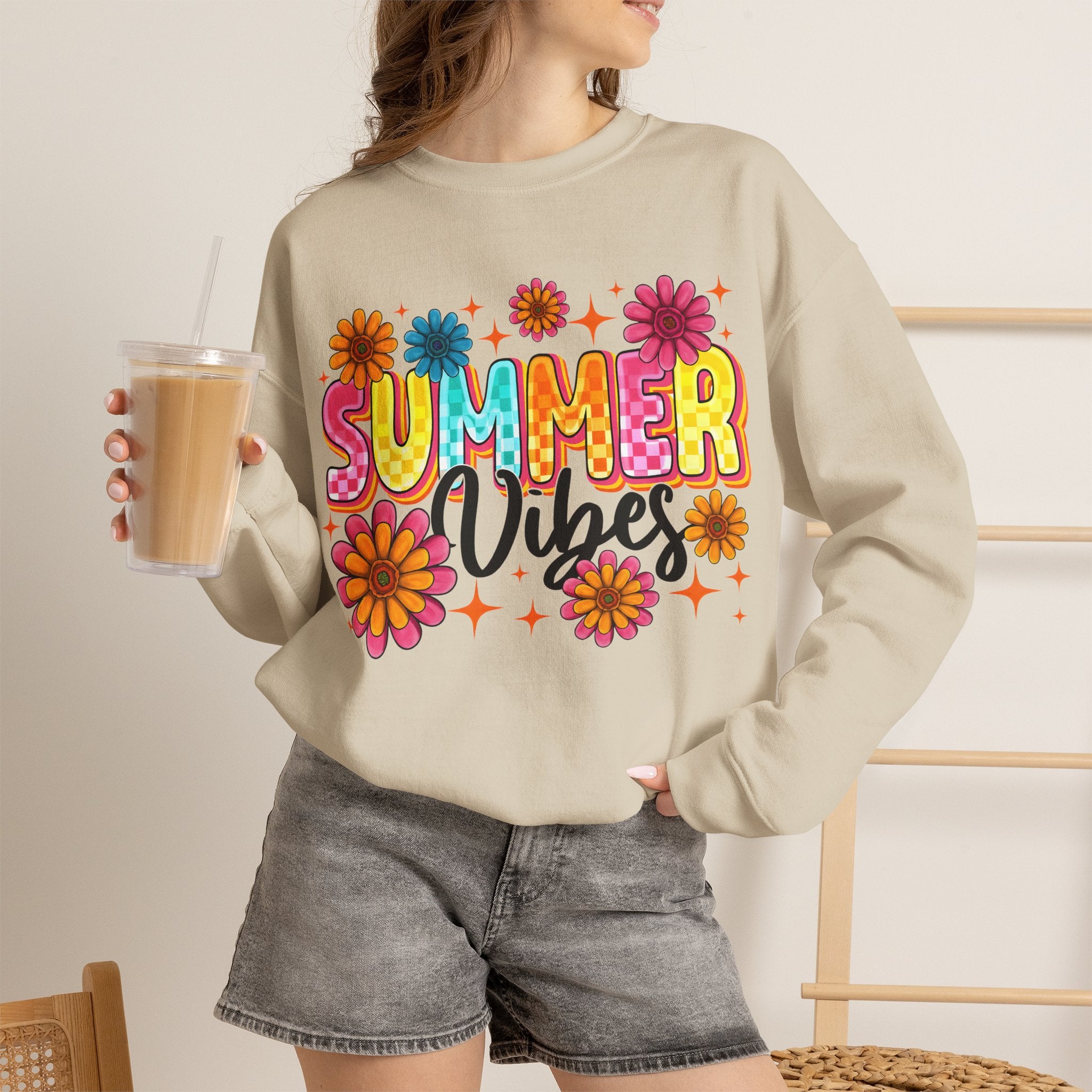 Summer Vibes Floral Women's Heavy Blend Crewneck Sweatshirt – Cozy Summer Streetwear Sweatshirt
