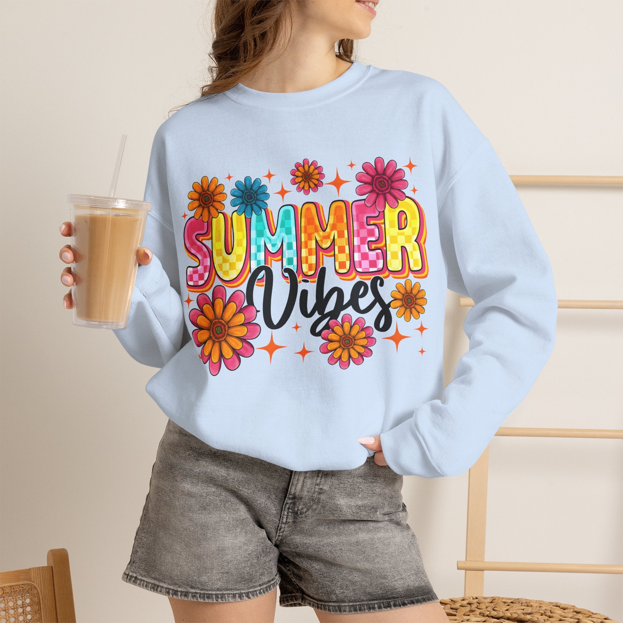 Summer Vibes Floral Women's Heavy Blend Crewneck Sweatshirt – Cozy Summer Streetwear Sweatshirt